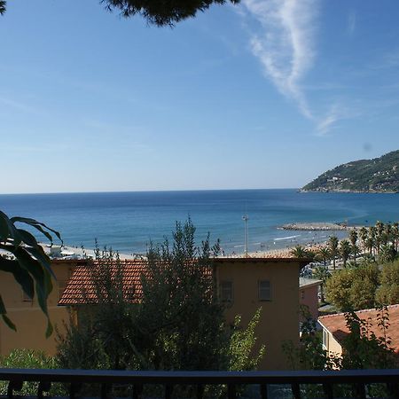 Appartamenti La Pineta Marina dʼMarina dʼAndora Esterno foto